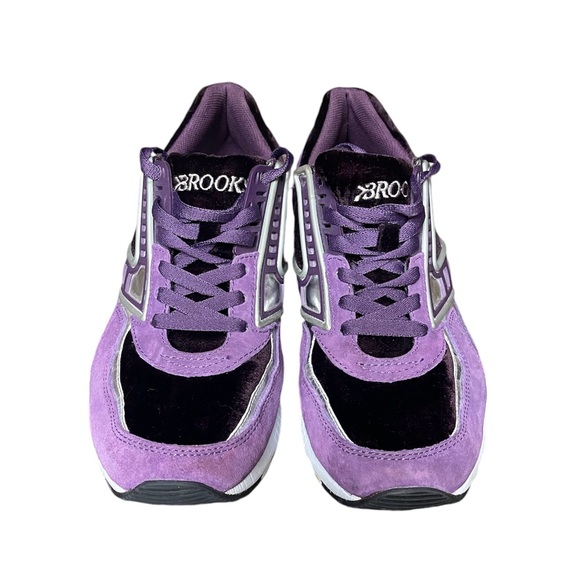BROOKS Regent Shoes Sneakers Purple Velvet Chrome Silver Women Size 10 - Picture 2 of 7